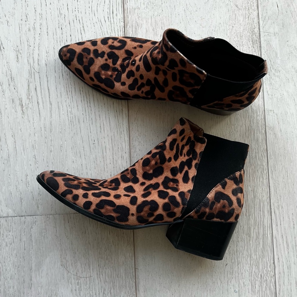 Chinese Laundry Leopard print booties